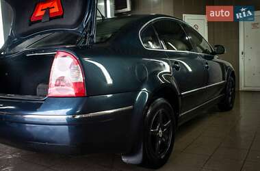 Седан Volkswagen Passat 2004 в Киеве