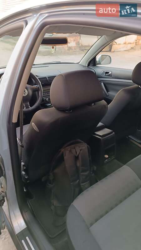 Седан Volkswagen Passat 2001 в Києві