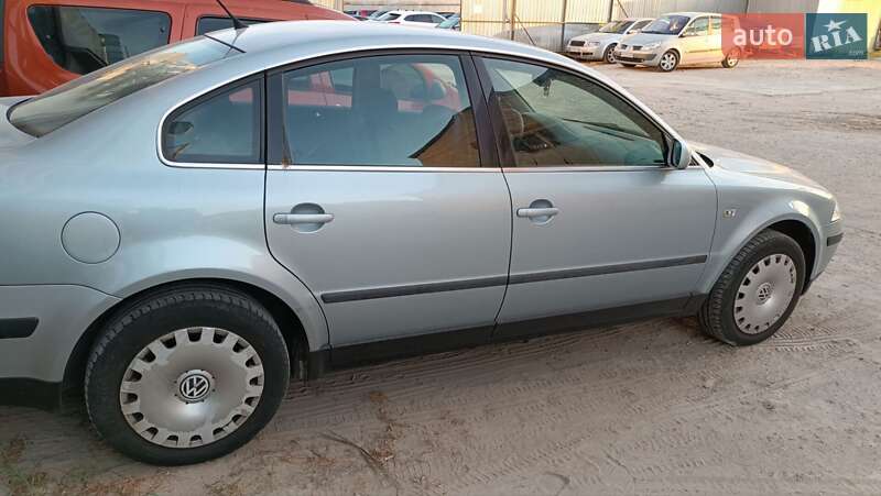 Седан Volkswagen Passat 2001 в Києві