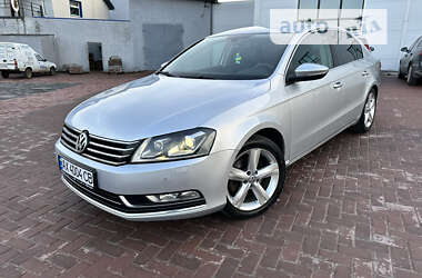 Седан Volkswagen Passat 2011 в Ровно