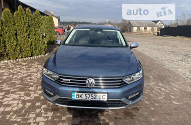Універсал Volkswagen Passat 2017 в Сарнах