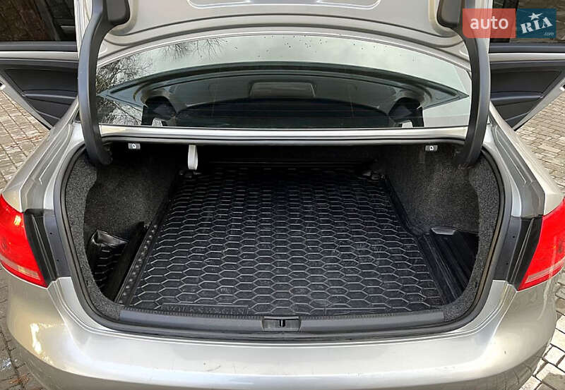 Седан Volkswagen Passat 2014 в Бучаче