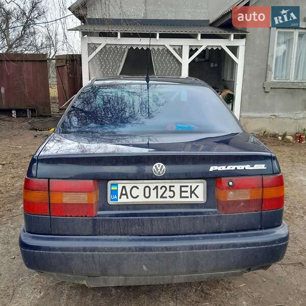 Седан Volkswagen Passat 1996 в Камне-Каширском
