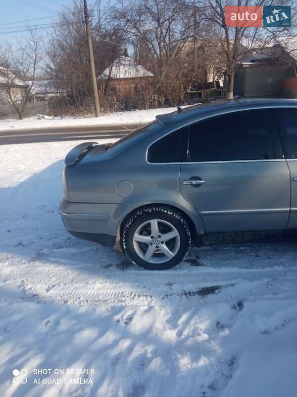 Седан Volkswagen Passat 2003 в Гребенке