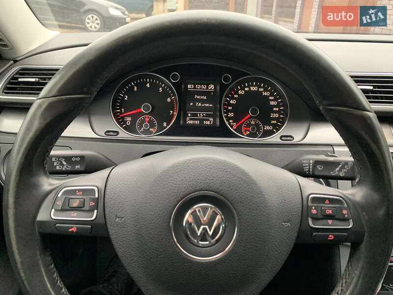 Універсал Volkswagen Passat 2011 в Мукачевому