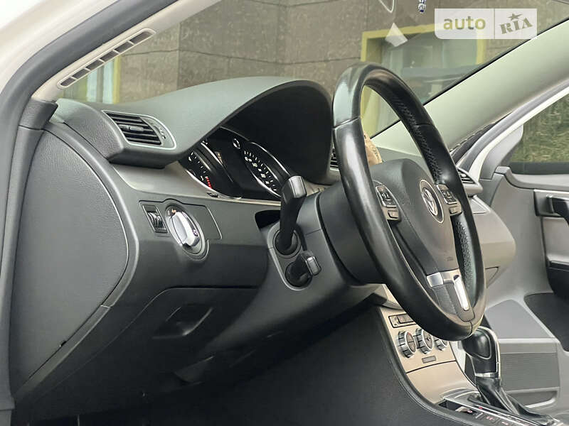 Седан Volkswagen Passat 2013 в Одессе