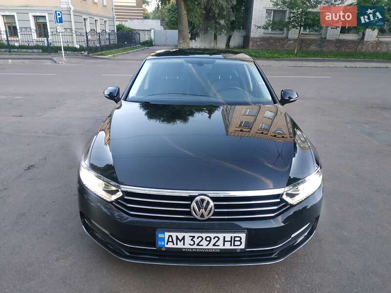 Седан Volkswagen Passat 2017 в Житомире