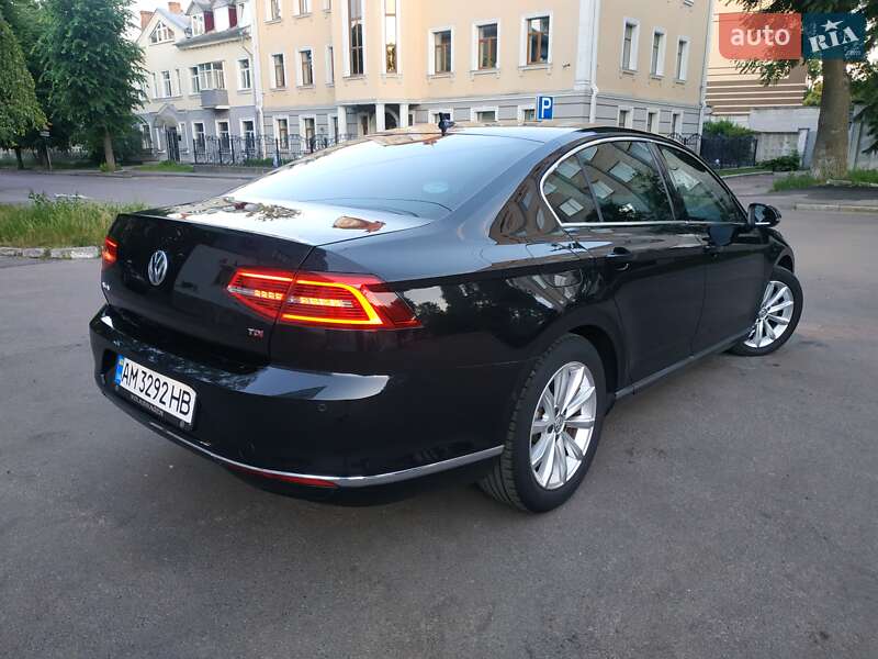 Седан Volkswagen Passat 2017 в Житомире