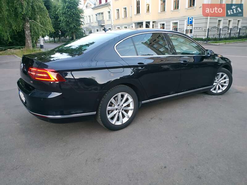 Седан Volkswagen Passat 2017 в Житомире