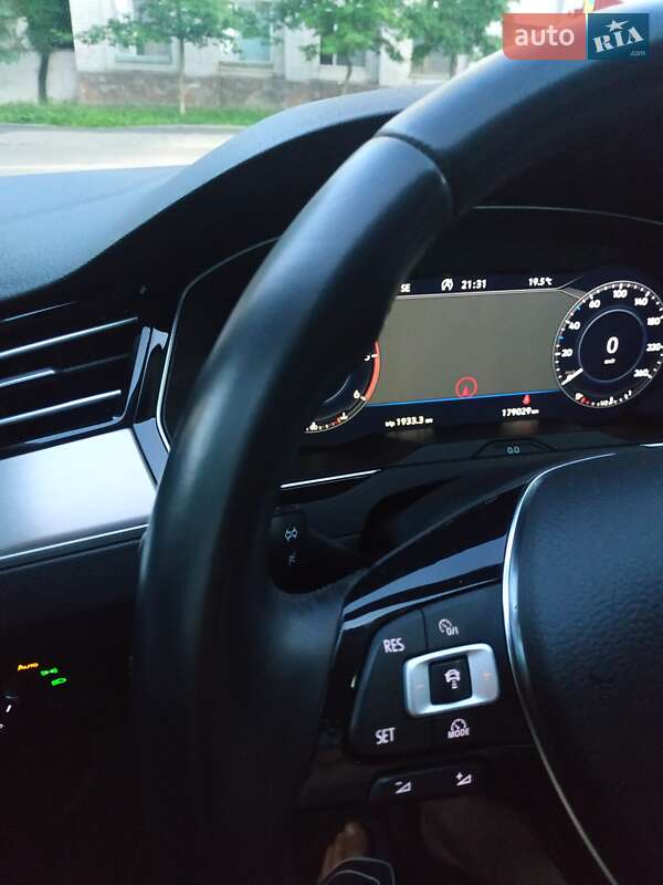 Седан Volkswagen Passat 2017 в Житомире