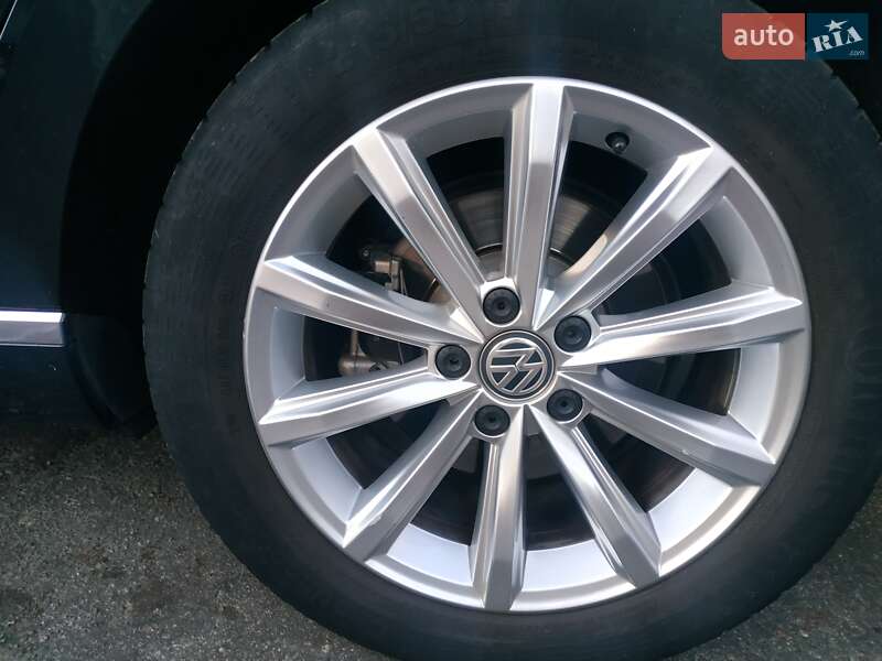 Седан Volkswagen Passat 2017 в Житомире