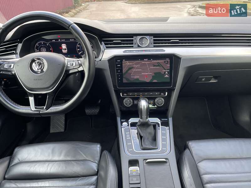 Седан Volkswagen Passat 2017 в Житомире