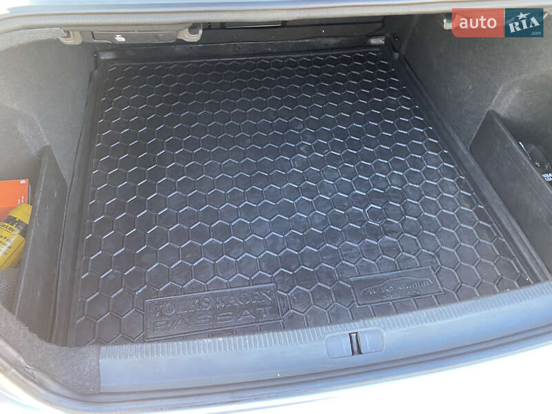 Седан Volkswagen Passat 2013 в Чернівцях