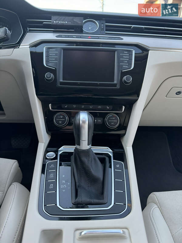 Седан Volkswagen Passat 2016 в Мукачевому