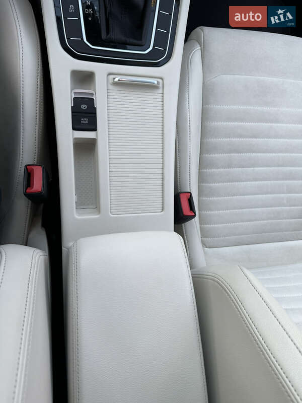 Седан Volkswagen Passat 2016 в Мукачевому