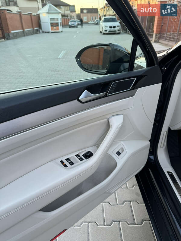 Седан Volkswagen Passat 2016 в Мукачевому