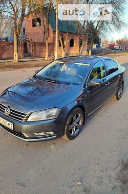 Седан Volkswagen Passat 2011 в Зміїві