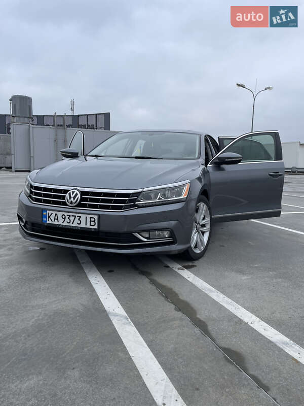 Седан Volkswagen Passat 2016 в Києві