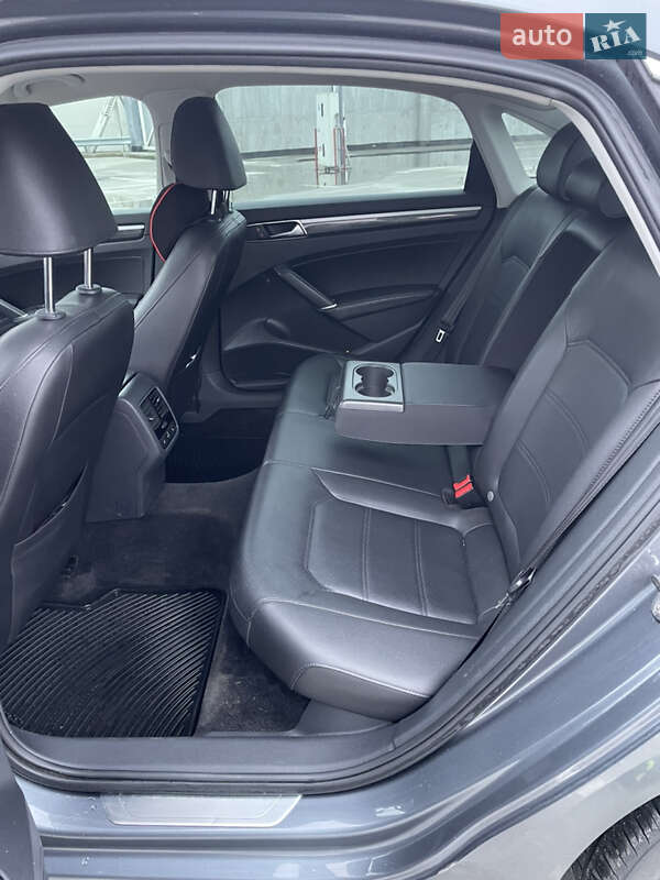 Седан Volkswagen Passat 2016 в Києві