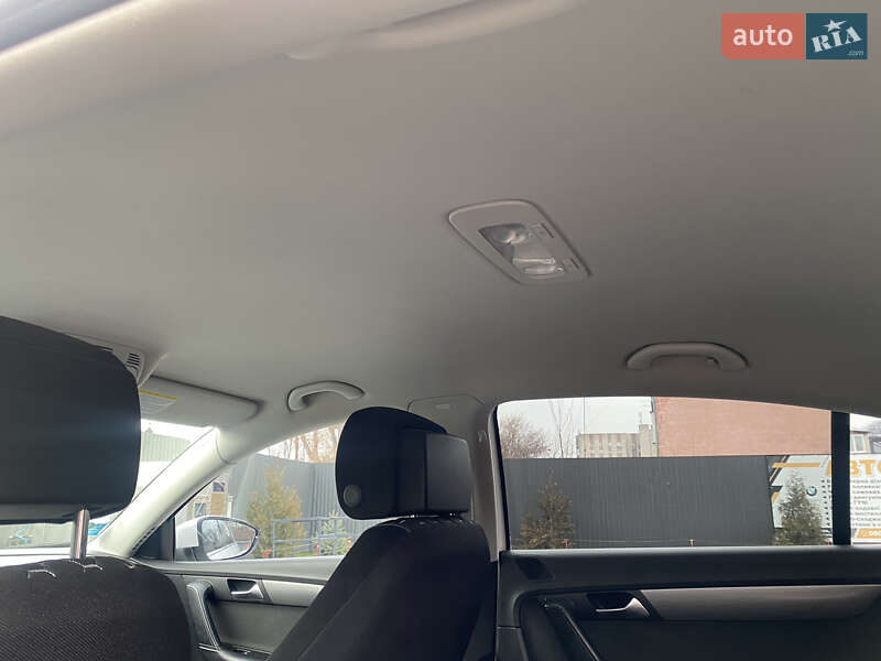 Седан Volkswagen Passat 2014 в Черновцах