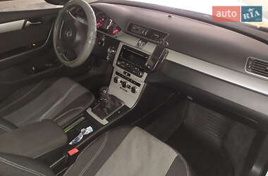 Универсал Volkswagen Passat 2013 в Житомире