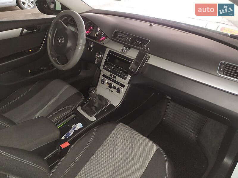 Универсал Volkswagen Passat 2013 в Житомире