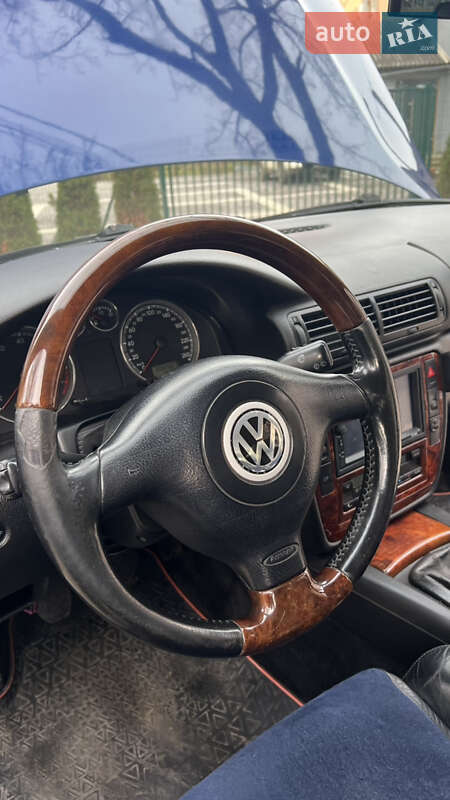 Універсал Volkswagen Passat 2001 в Чернівцях