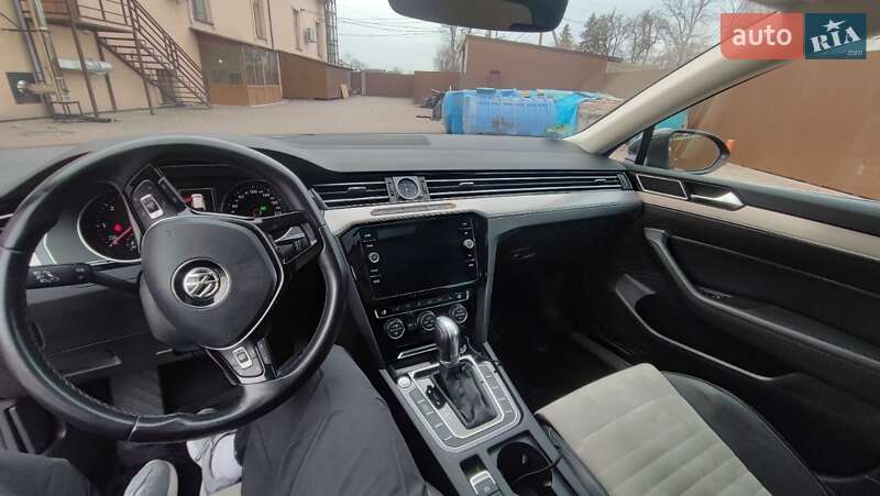 Универсал Volkswagen Passat 2018 в Киеве
