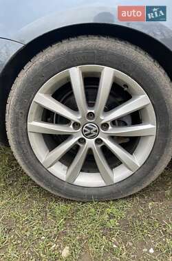 Универсал Volkswagen Passat 2012 в 