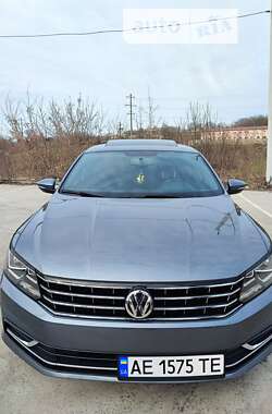 Седан Volkswagen Passat 2018 в Синельниково
