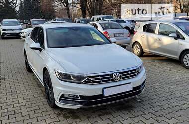 Седан Volkswagen Passat 2018 в Черновцах