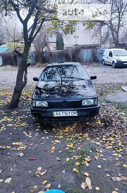 Седан Volkswagen Passat 1993 в 