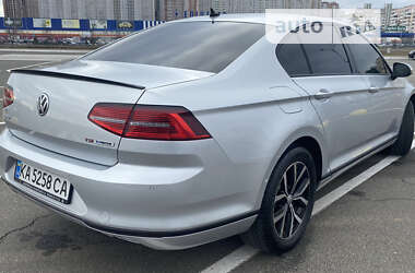 Седан Volkswagen Passat 2015 в Киеве