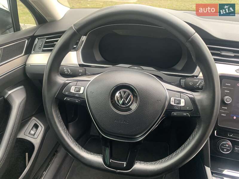 Универсал Volkswagen Passat 2017 в Киеве