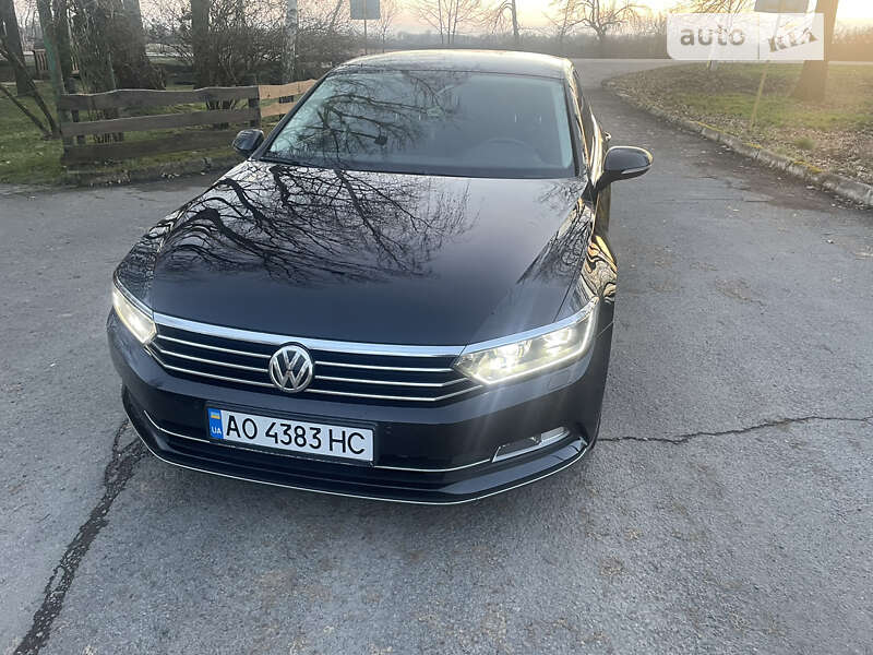 Седан Volkswagen Passat 2015 в Виноградові