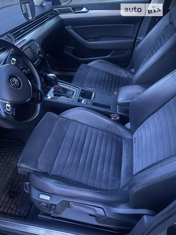 Седан Volkswagen Passat 2015 в Виноградові