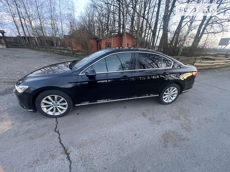 Седан Volkswagen Passat 2015 в Виноградові