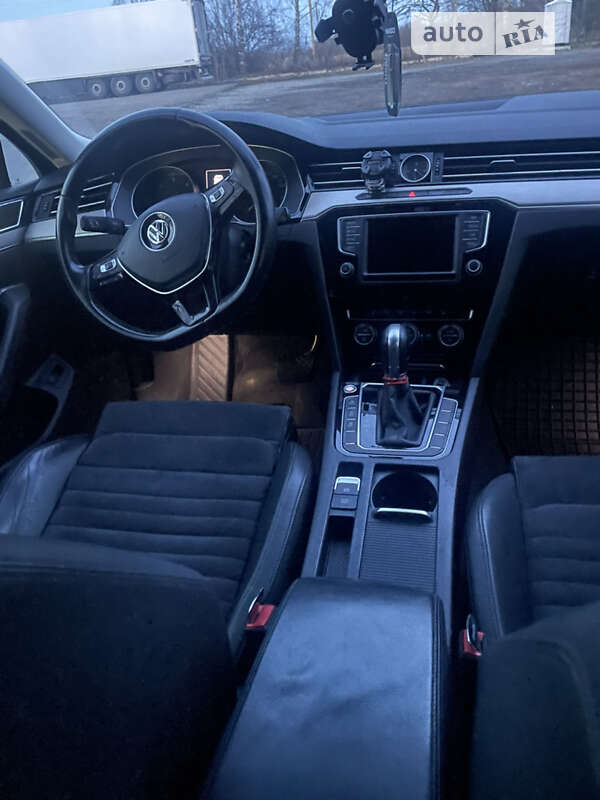 Седан Volkswagen Passat 2015 в Виноградові