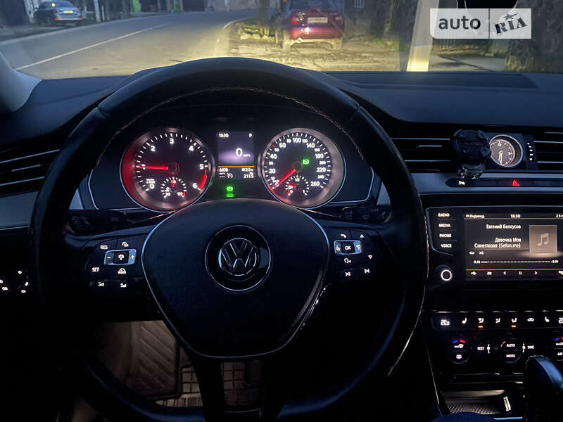 Седан Volkswagen Passat 2015 в Виноградові