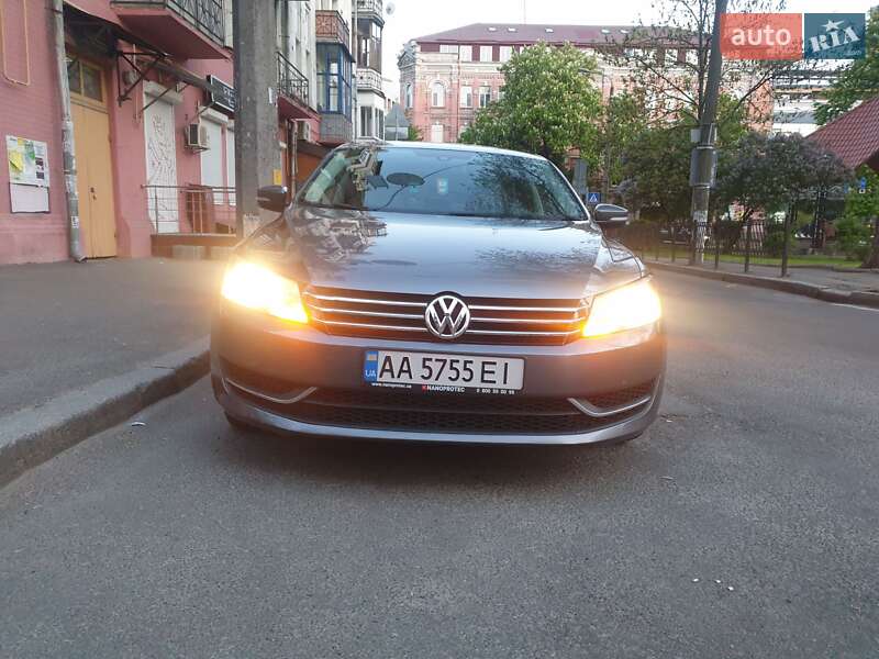 Седан Volkswagen Passat 2012 в Киеве
