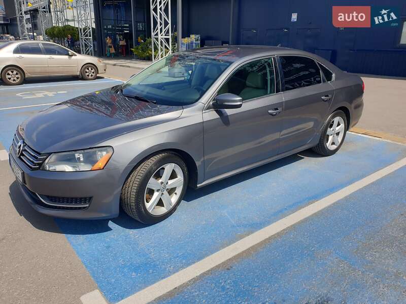 Седан Volkswagen Passat 2012 в Киеве