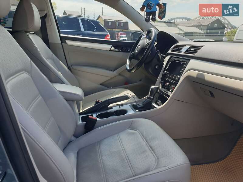 Седан Volkswagen Passat 2012 в Киеве