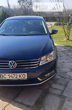 Седан Volkswagen Passat 2011 в Львове