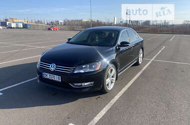 Седан Volkswagen Passat 2014 в Ровно