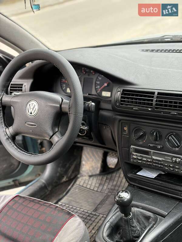 Універсал Volkswagen Passat 2000 в Рівному
