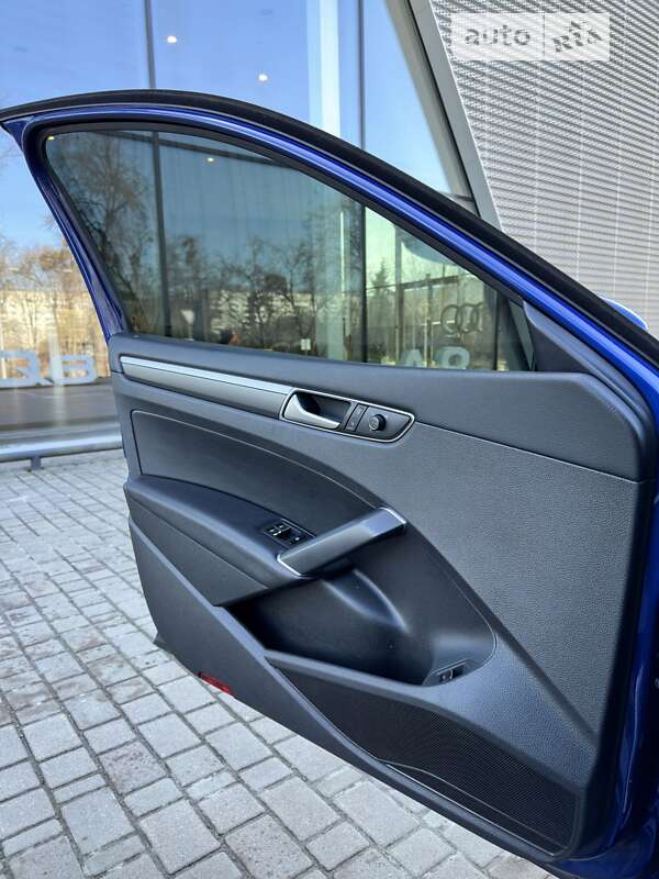 Седан Volkswagen Passat 2016 в Львове фото 23 Седан Volkswagen Passat 2016 в Львове