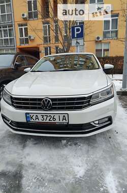 Седан Volkswagen Passat 2017 в Киеве