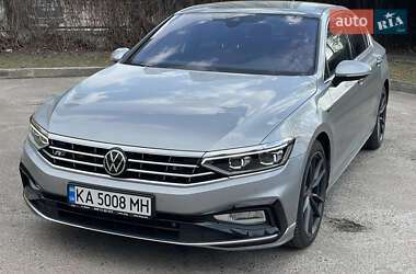 Седан Volkswagen Passat 2020 в Киеве