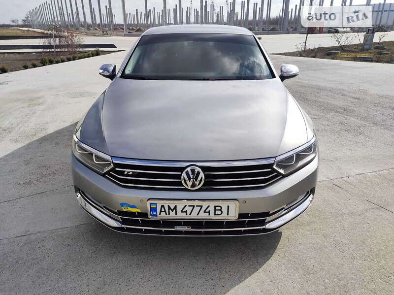 Седан Volkswagen Passat 2016 в Коростене