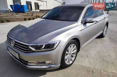 Седан Volkswagen Passat 2016 в Коростене